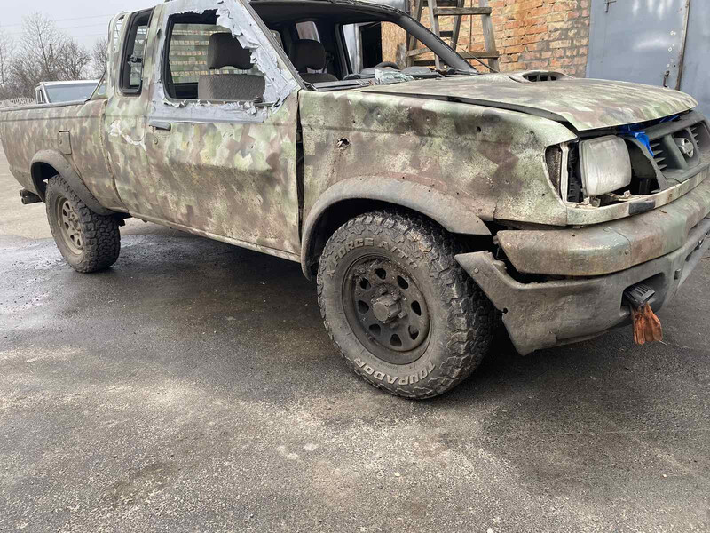 Стекло двери Nissan Navara  2006 3.0 Дизель Киев