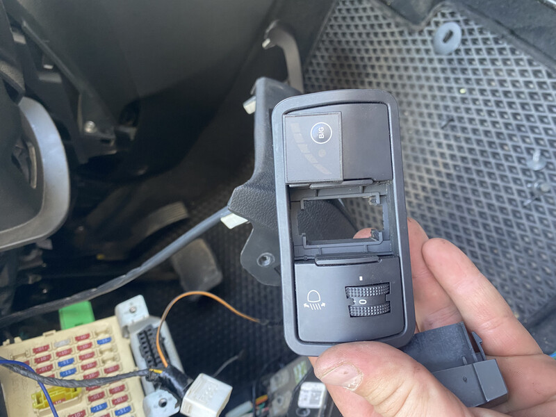 Заглушка панели Hyundai Accent  2011 1.4 Бензин 