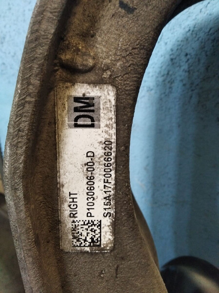 Цапфа передняя правая Tesla Model S 2019 г.