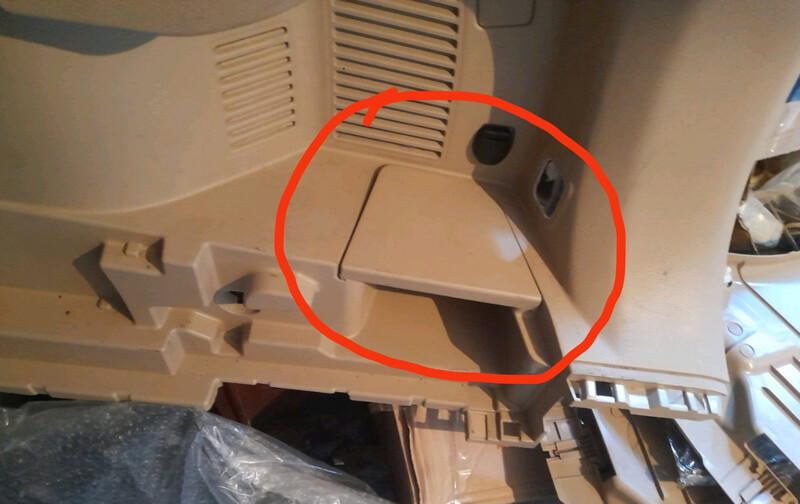 Заглушка в багажнику Nissan Rogue  2019 універсал 2.5 Бензин 