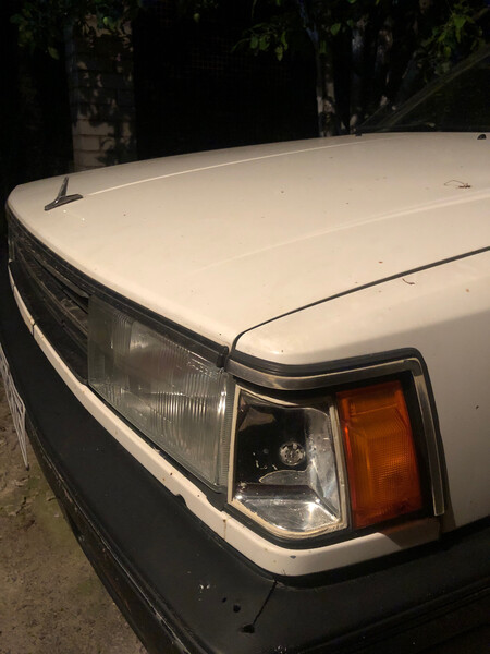 Передний левый габарит Nissan Stanza  1984 1.8 Бензин Одесса