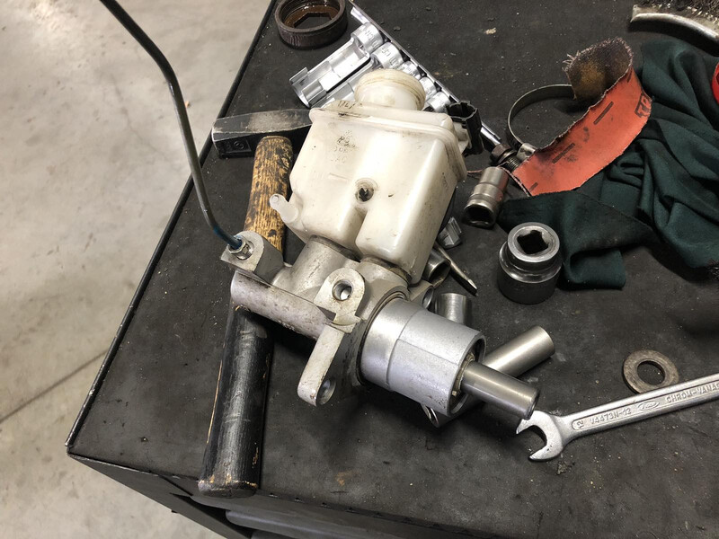 Главный тормозной цилиндр Chevrolet Lacetti  2012 универсал 1.8 Бензин Хмельницкий