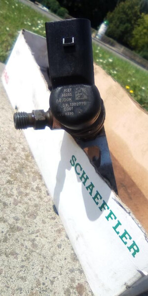 Форсунка Skoda Octavia A5 універсал 2009 р.  1.6 л дизель Рівне