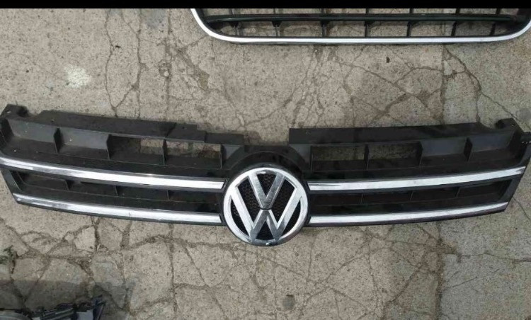 Решітка радіатора 7P6853651A   Volkswagen Touareg