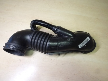 Патрубок повітроводу BMW X1  2013 2.0 Дизель 