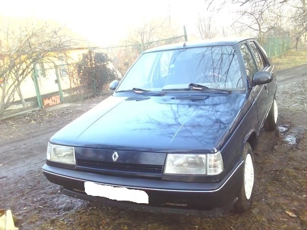 Левая фара Renault 11 хэтчбек 1987 г.  1.4 л бензин Чернигов