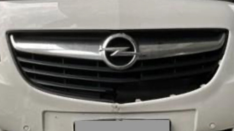 Решетка радиатора Opel Meriva B  2015 универсал 1.4 Бензин 