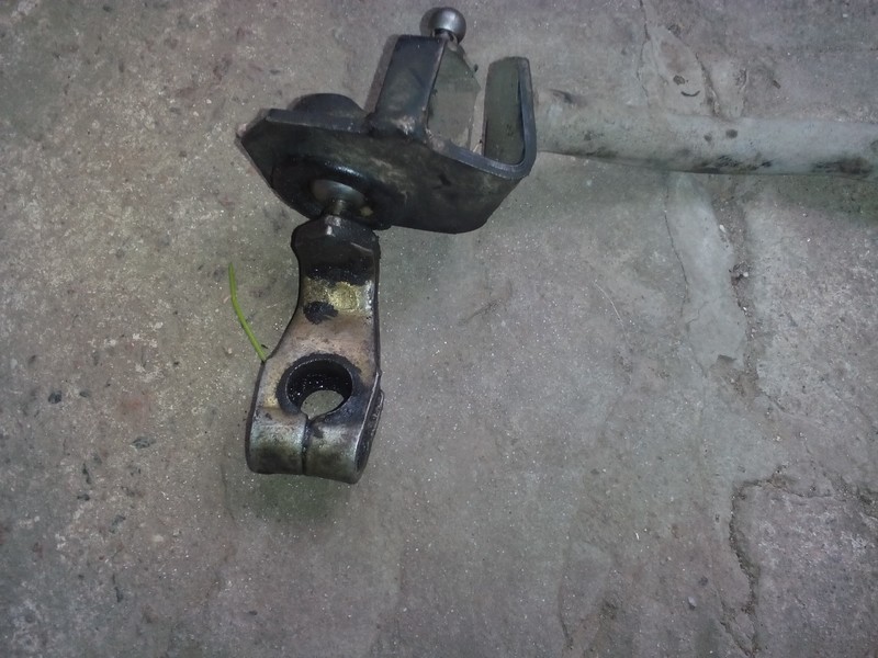 Кулисами кпп Audi 100 C3  1984 2.2 Бензин 