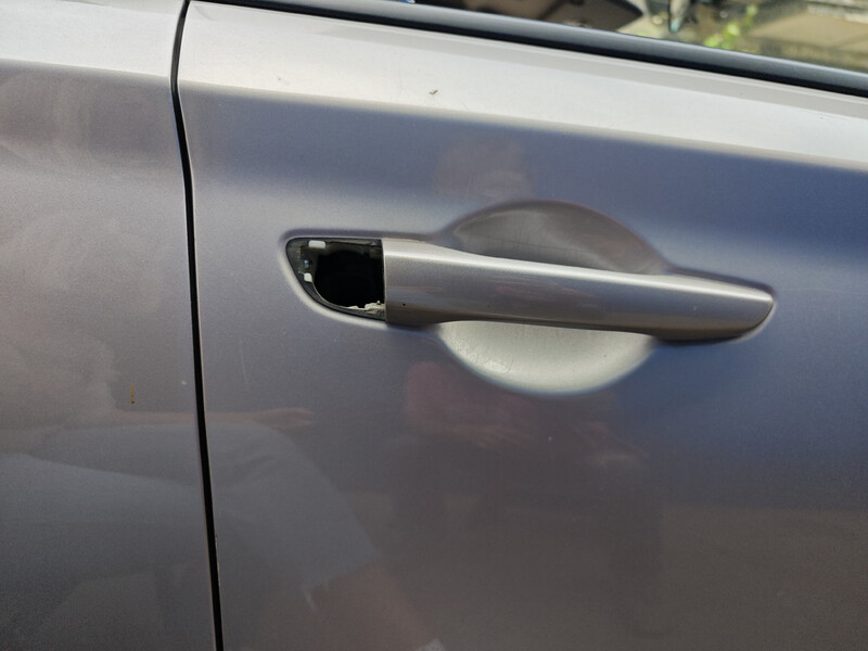 Заглушка ручки передней правой двери Hyundai i30  2020 хэтчбек 2.5 Дизель Киев