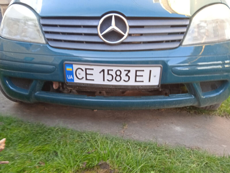 Решетка в передний бампер Mercedes-Benz Vaneo  2001 універсал 1.4 Бензин 