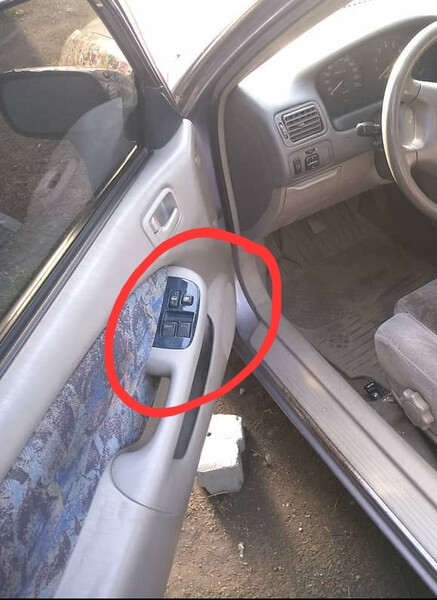 Блок керування склопідйомниками Toyota Corolla E110  1998 хетчбек 1.3 Бензин 