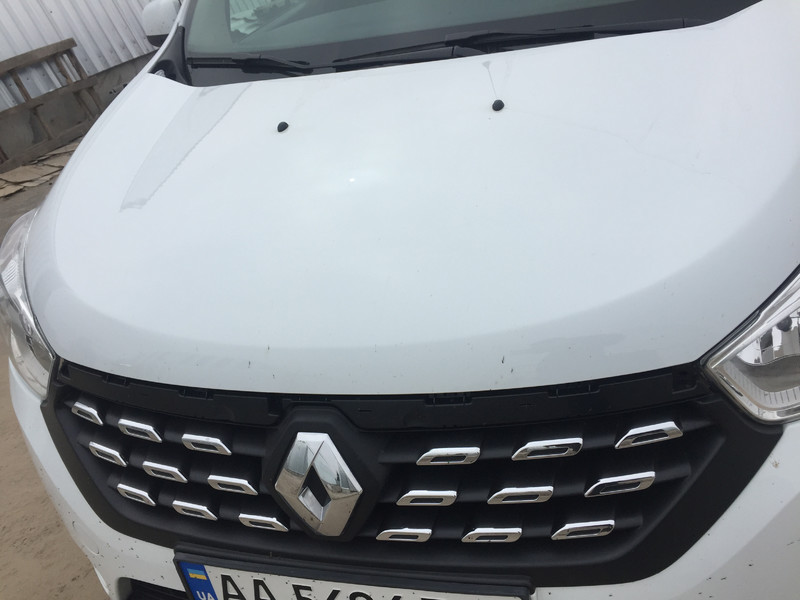 Хром в решетку Renault Dokker  2016 универсал 1.5 Дизель Киев