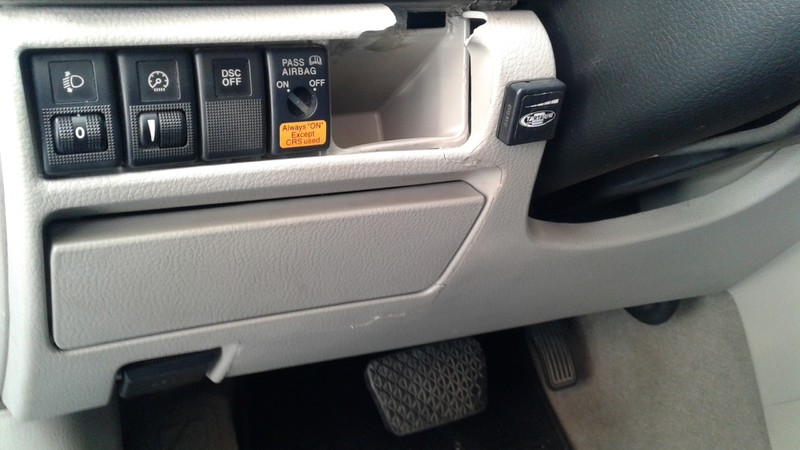 Пластик под рулевой колонкой бежевый Mazda 6  2006 2.0 Бензин Днепропетровск