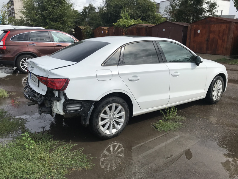 Крышка багажника Audi A3  2015 1.6 Дизель Ровно