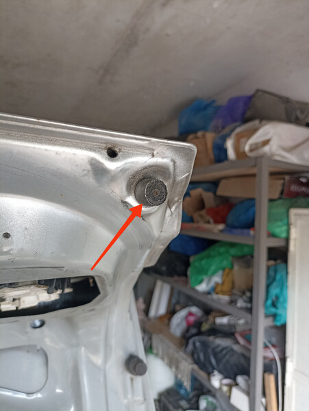 Відбійники на крышку багажніка Nissan Primera P10  1993 2.0 Дизель 