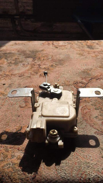 Электропривод замка багажника Nissan Altima  2000 2.4 Бензин Черновцы