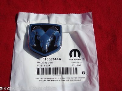 Эмблема решетки радиатора Dodge Caliber универсал 2007 г.  1.8 л бензин Краматорск