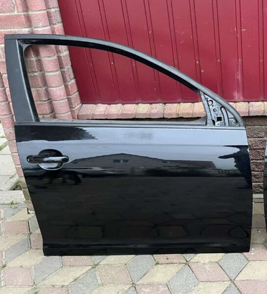 Дверка передня права чорна lc9x Volkswagen Golf  2008 хэтчбек 1.6 Дизель Луцк
