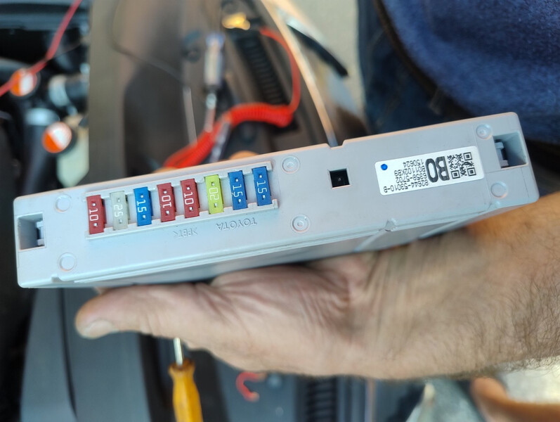 Блок запобіжників 8264453010B   Lexus IS