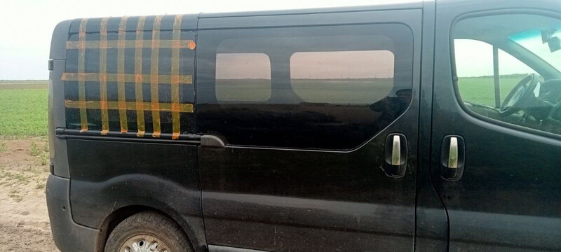 Скло заднє праве Opel Vivaro  2004 3.0 Дизель 