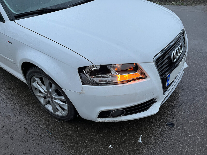 Правая фара Audi A3  2011 хэтчбек 2.0 Дизель Львов