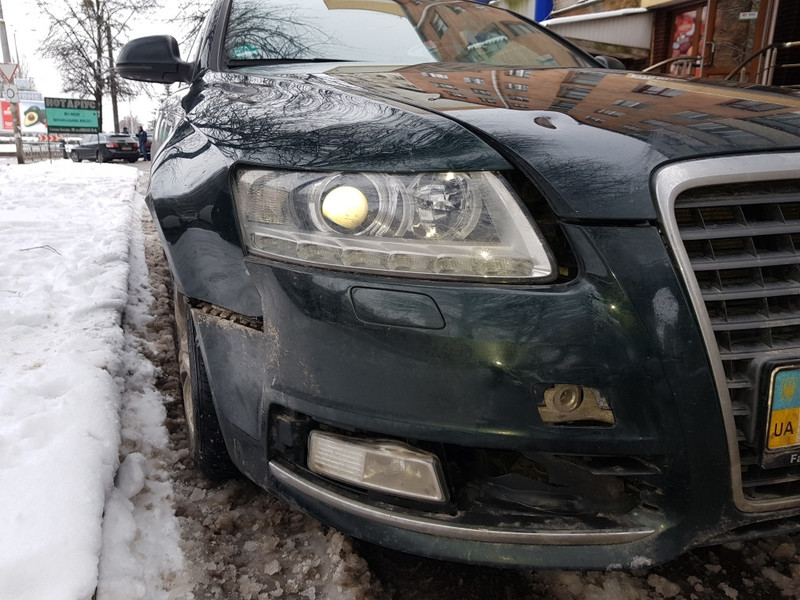 Заглушка крюка в бампер Audi A6 C6 универсал 2010 г.  20.0 л дизель Ровно