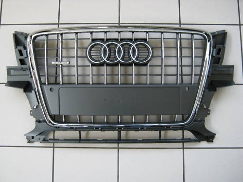 Решетка радиатора Audi Q5 2012 г.  2.0 л бензин Киев