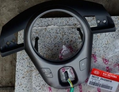 Накладка на руль с кнопками вызова телефона Kia Soul  2012 універсал 1.6 Бензин 