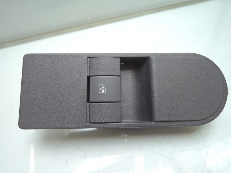 Кнопка стеклоподъемника Opel Astra Н хэтчбек 2006 г.  1.6 л бензин Краматорск