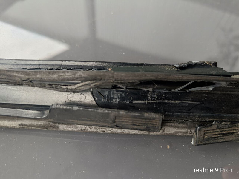 Молдинг лобового скла Hyundai H1  2011 2.5 Дизель 