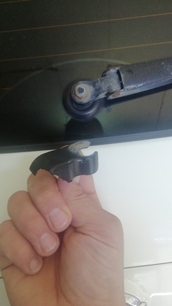 Заглушка заднего дворника Nissan Juke  2014 1.6 Бензин 