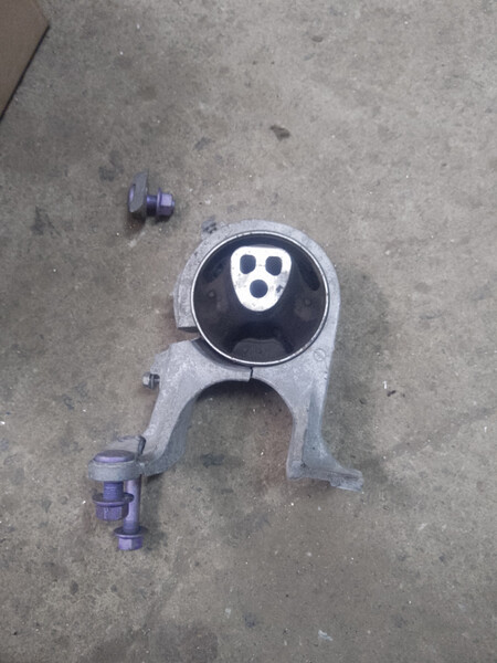 Подушка двигателя задняя 12371F0090   Toyota RAV4