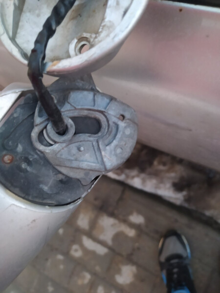 Алюминевое крепление левого зеркала Mazda 626  1997 2.0 Бензин 