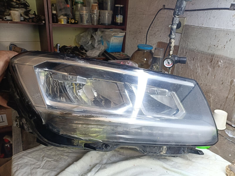 Права фара 5NB941036B   Volkswagen Tiguan