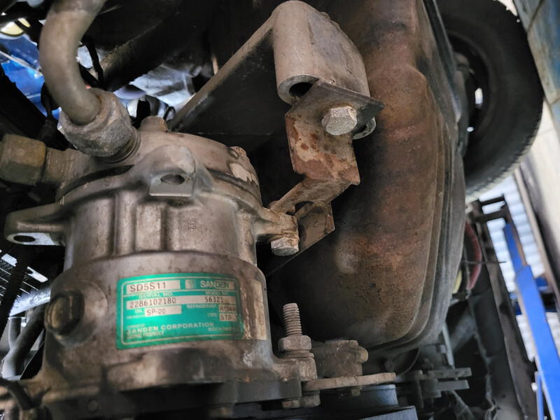 Компрессор кондиционера SD5S11   Audi 100