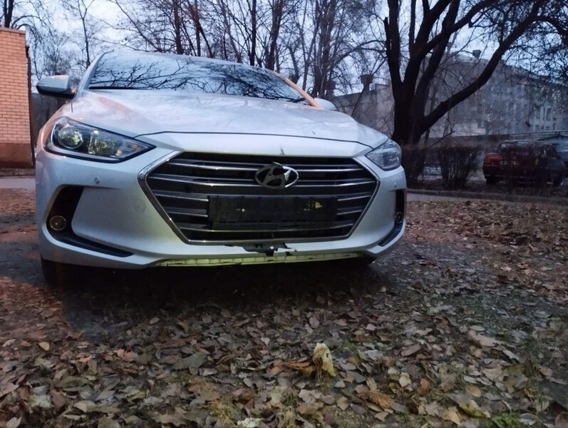 Решетка радиатора, значок Hyundai Elantra  2017 2.0 Бензин 