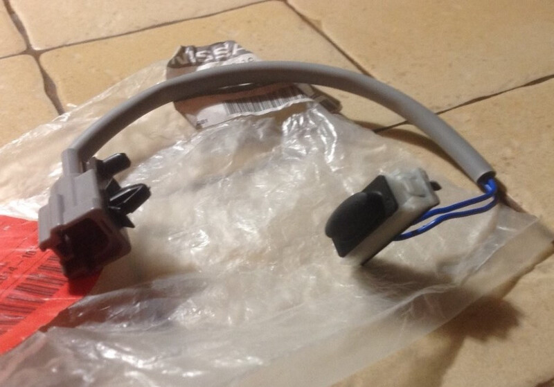 Наружная кнопка ручки водительской двери Nissan Micra  2003 Одесса