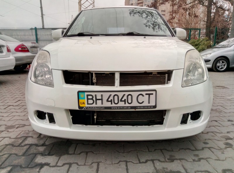 Радиаторная решетка Suzuki Swift  2008 хэтчбек 1.5 Бензин Одесса