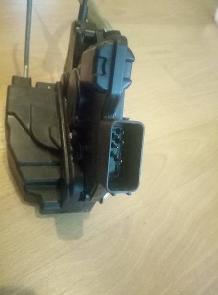 Замок правый передний Mazda 3 BK  2008 хэтчбек 1.6 Бензин Черкассы