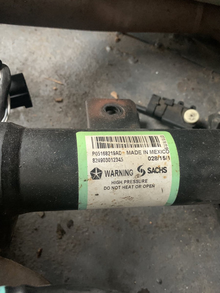 Левая стойка в сборе p05168219ad Jeep Patriot  2015 2.0 Бензин Киев