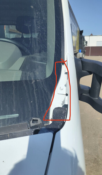 Накладка стойки лобового стекла Renault Master  2016 2.3 Дизель 