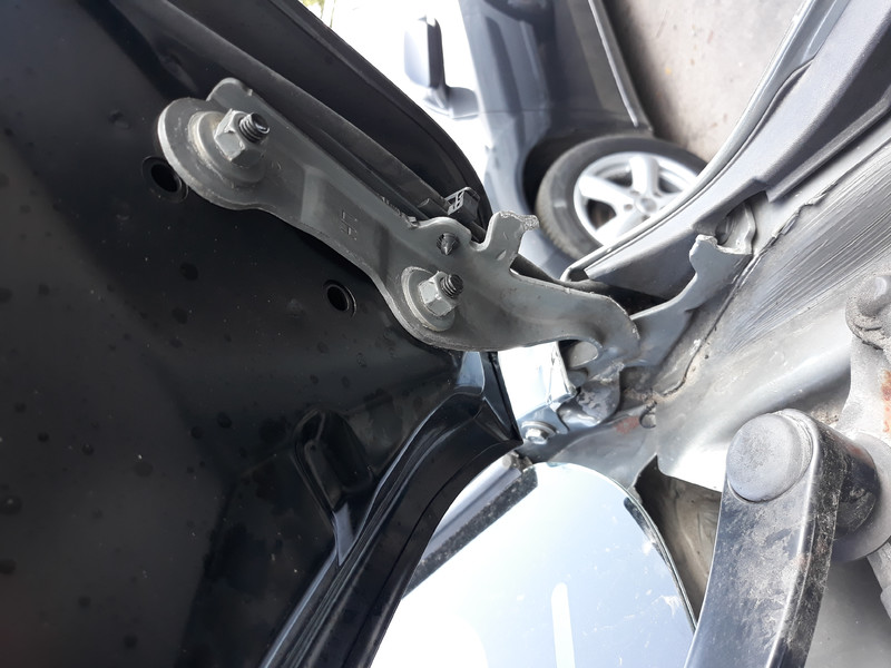 Зависа капота левая Chevrolet Cruze  2011 2.0 Дизель 