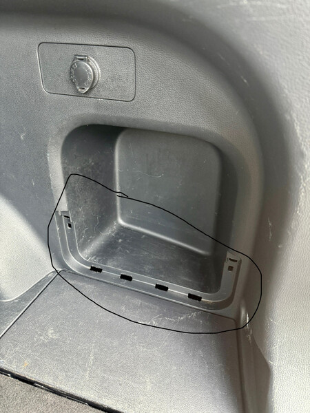 Пластик багажника Toyota RAV4  2019 2.0 Бензин Киев