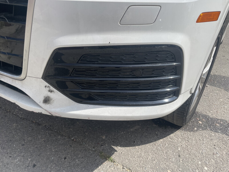 Решетка в бампер правая Audi Q3  2018 2.0 Бензин Харьков