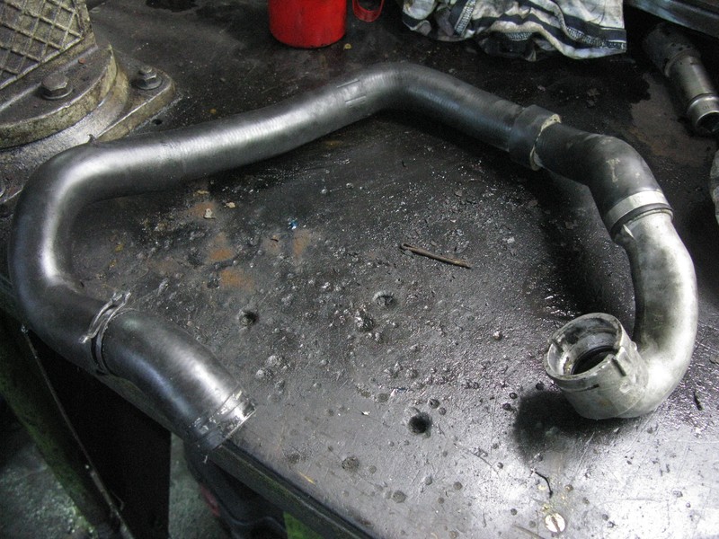 Патрубок системи охолодження 1K0121157BM   Skoda Octavia