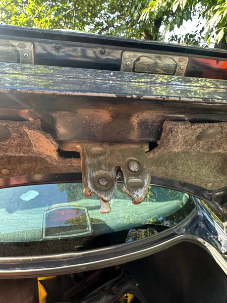 Замок на багажник Nissan Primera P10  1992 1.6 Бензин 