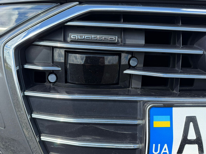 Центральна решітка Audi A6 C8  2020 3.0 Дизель Луцк