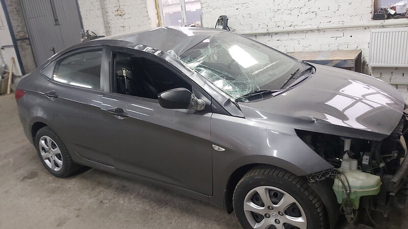 Крыша Hyundai Accent Солярис 2011 1.6 Бензин Чернигов