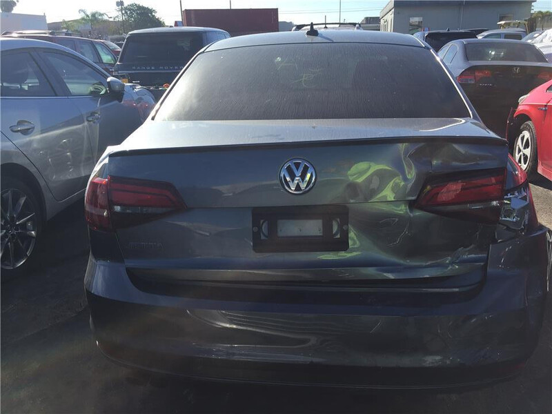 Крышка багажника Volkswagen Jetta 6 2016 г.  1.8 л бензин Киев