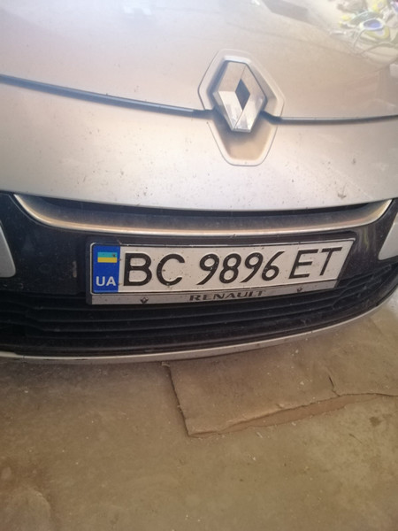 Правий окуляр під туманку і нижню центральну решітку Renault Megane 3 хэтчбек 2013 г.  1.5 л дизель Львов